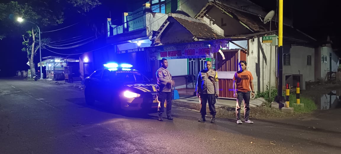 Polsek Nganjuk Kota Gelar Patroli Blue Light, Antisipasi Aksi Kriminalitas di Pemukiman Penduduk