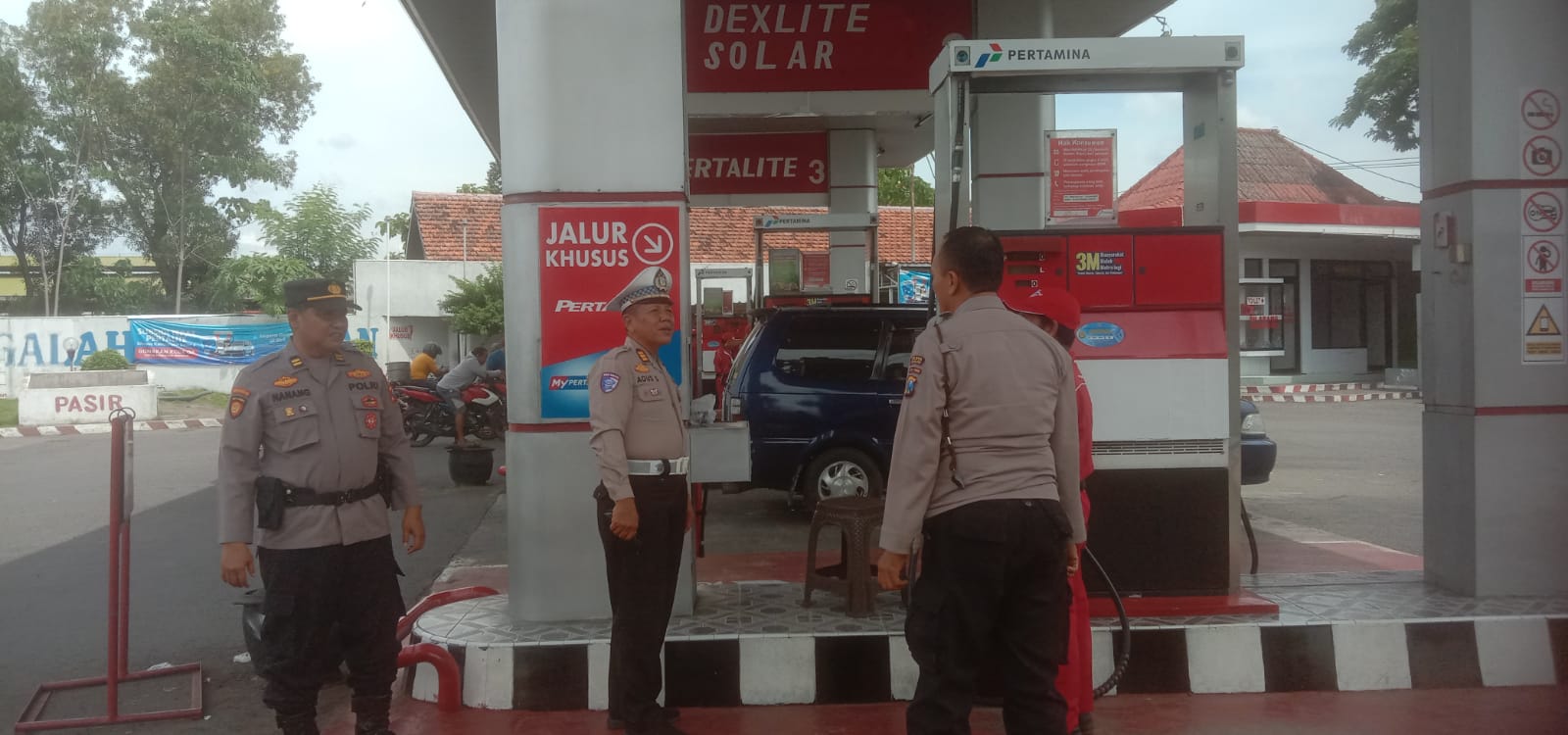 Cek Stok BBM, Patroli Samapta Sampaikan Himbauan Kamtibmas