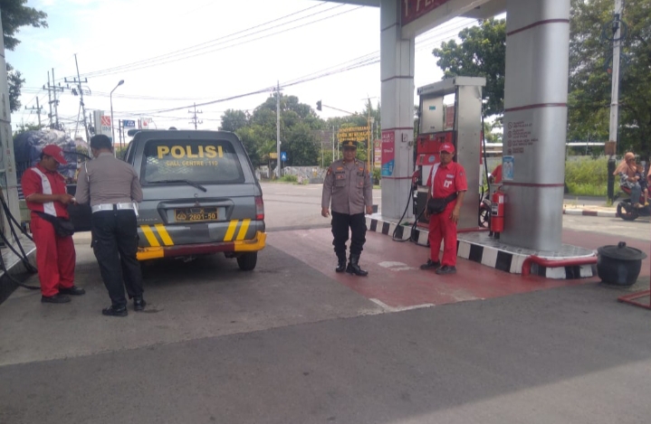 Cek Stok BBM, Patroli Samapta Sampaikan Himbauan Kamtibmas