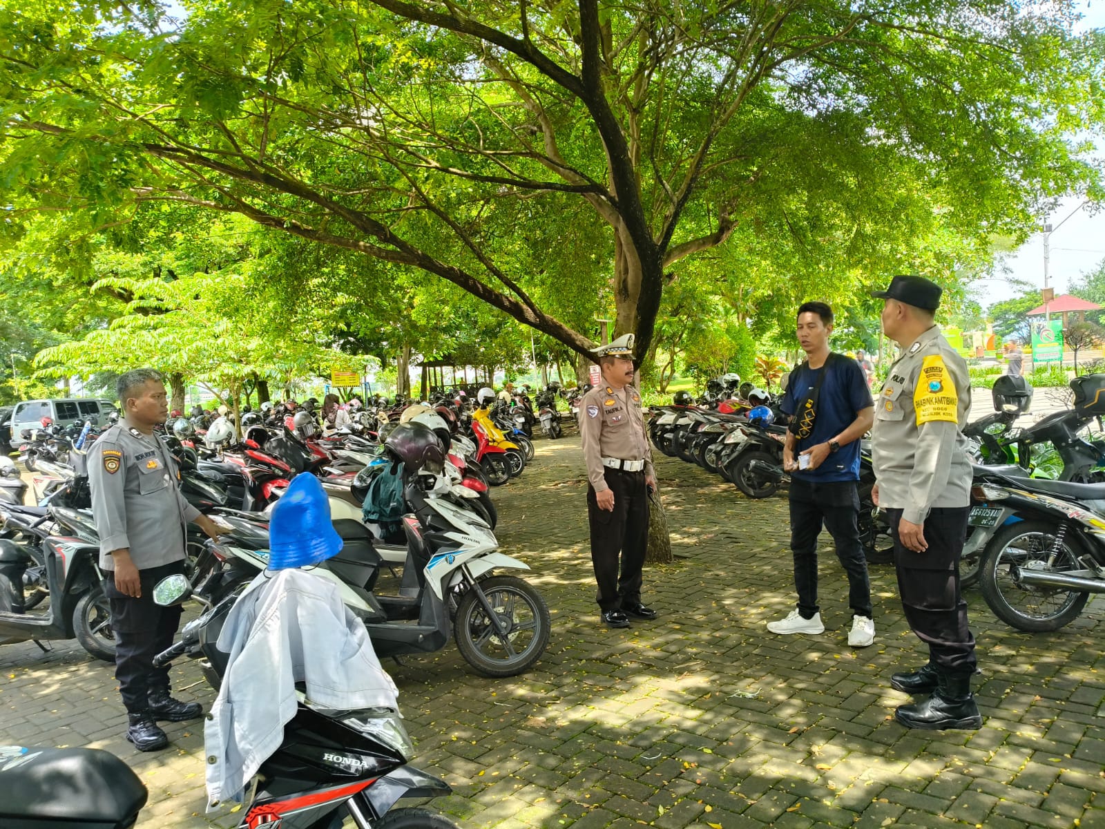 Polsek Nganjuk Kota Gencar Cegah Curanmor, Berikan Himbauan kepada Juru Parkir