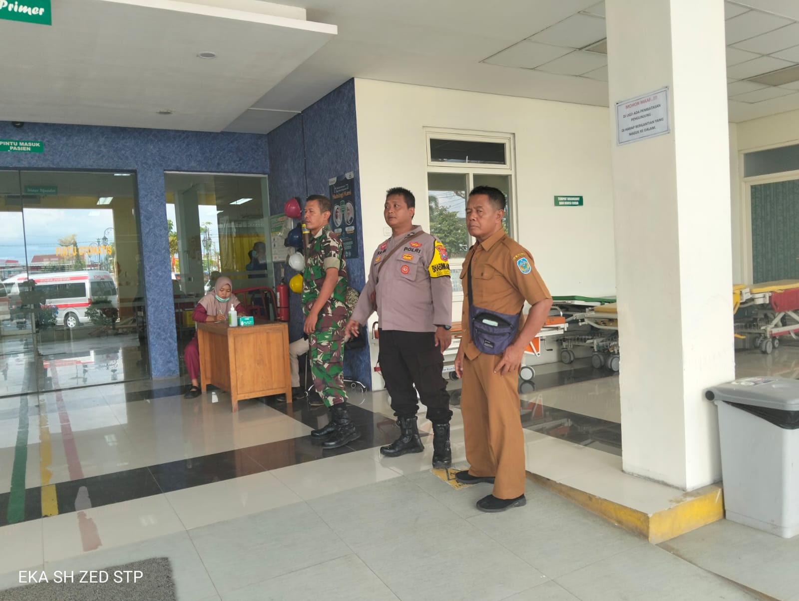 Bhabinkamtibmas Kelurahan Warujayeng dan Gepenta Bersama Babinsa Bantu ODGJ Jalani Pengobatan