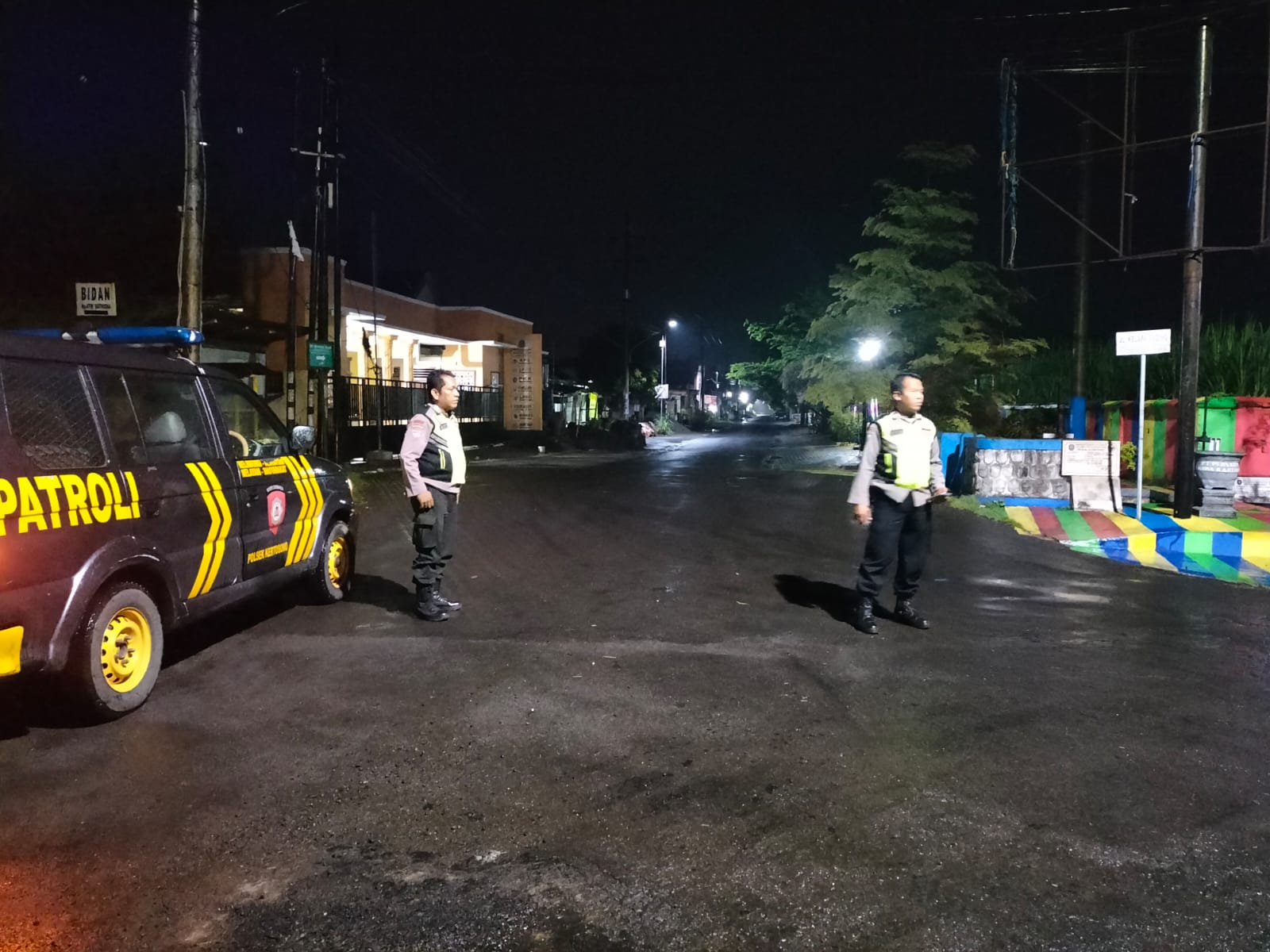 Patroli Pemukiman Cegah Tindak Kejahatan Saat Dini Hari