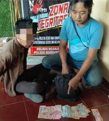 Polres Nganjuk Amankan Pelaku Pencurian Tas berisi uang di Dsn. Jarakan, Kel. Warujayeng Kec. Tanjunganom