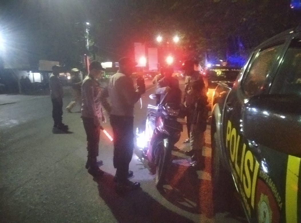 Cegah Tindak Kejahatan, Polsek Kertosono Intensifkan Patroli Stop, Riksa, dan Geledah