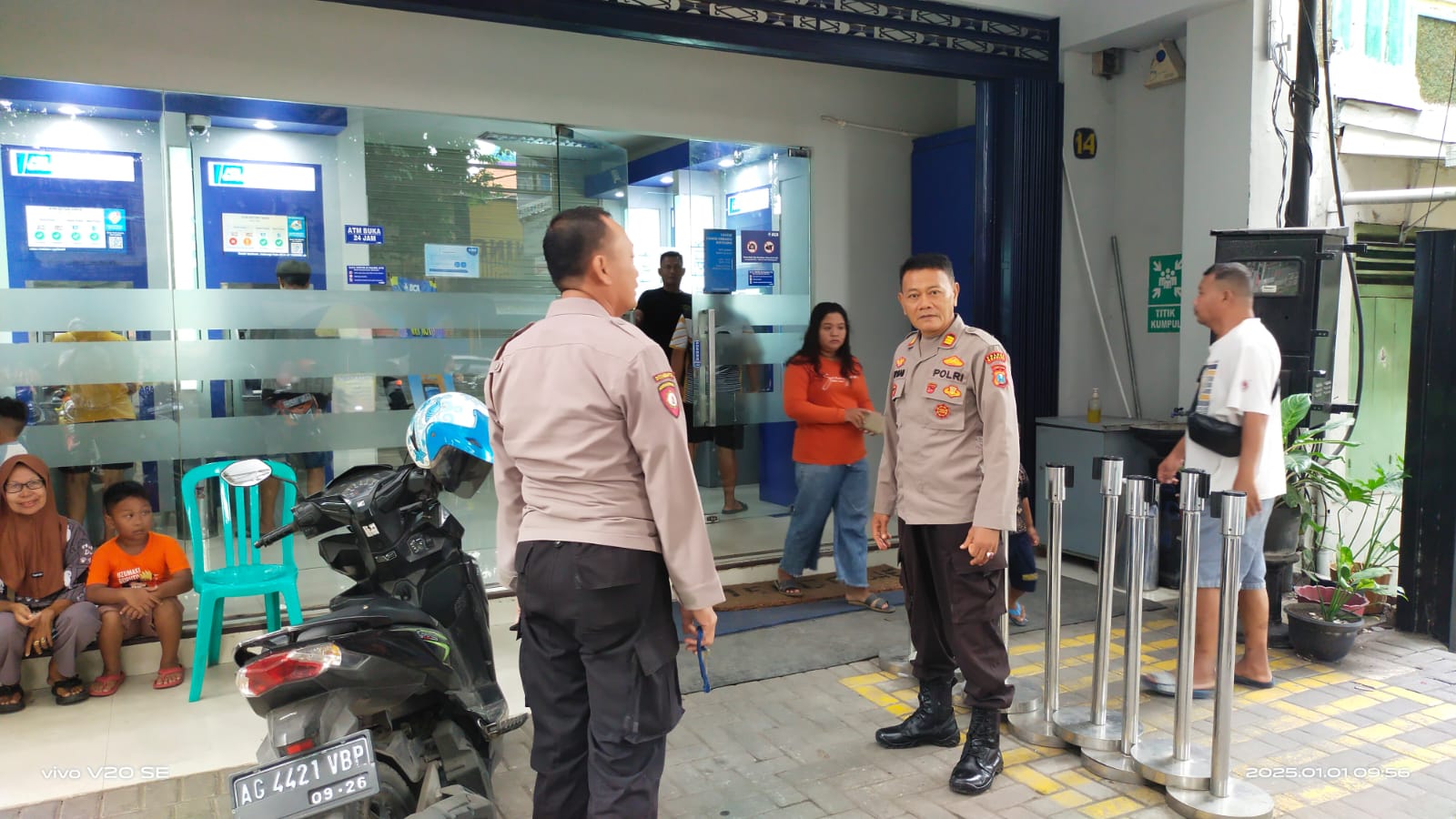 Polsek Kertosono Berikan Himbauan Kamtibmas saat Patroli di ATM Bank BCA
