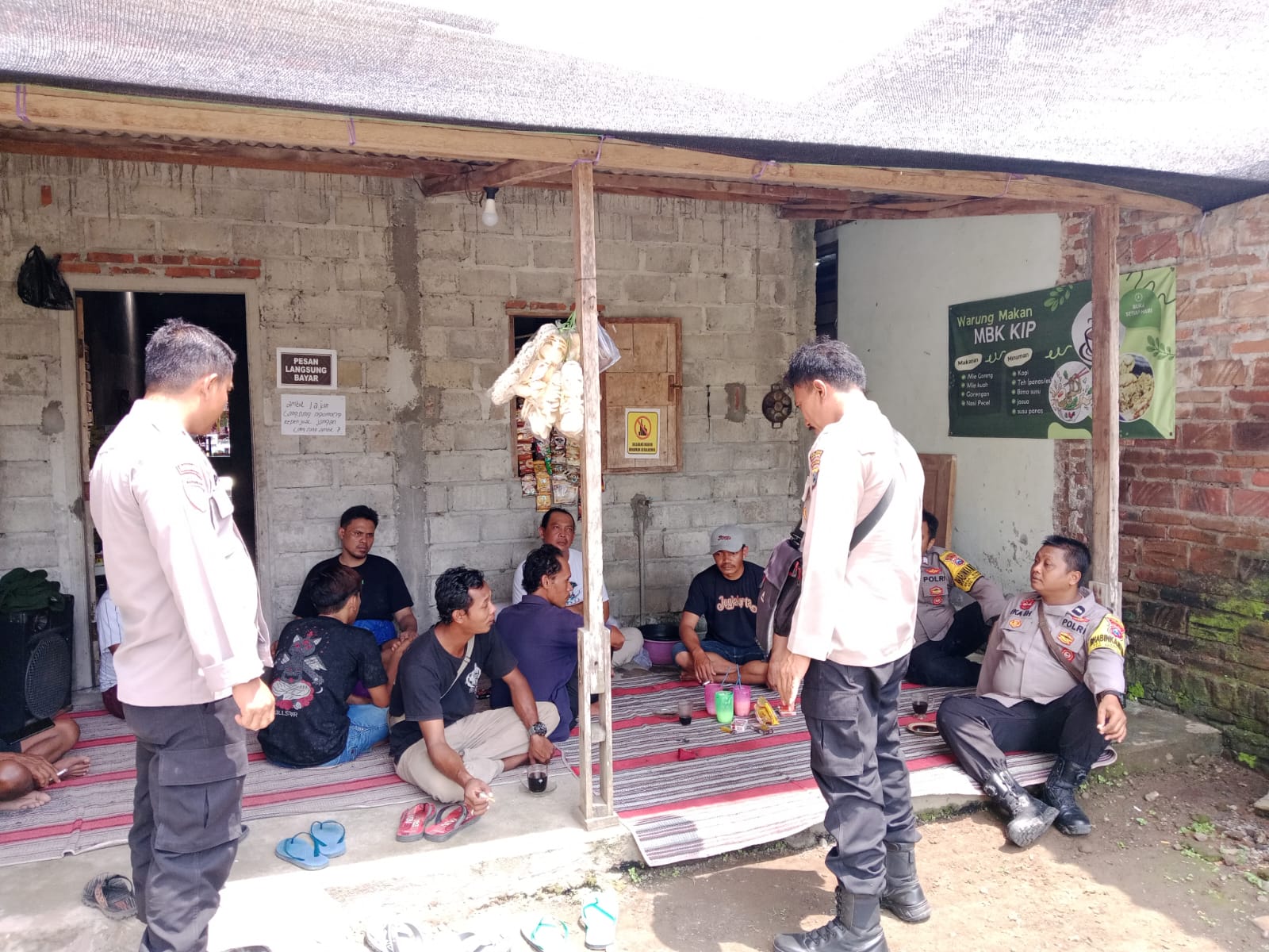 Polsek Warujayeng Gelar Patroli Dialogis, Ajak Masyarakat Jaga Keamanan