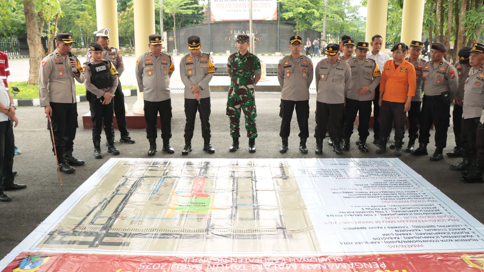 Polres Nganjuk Gelar Apel Kesiapan Pengamanan Malam Tahun Baru 2025