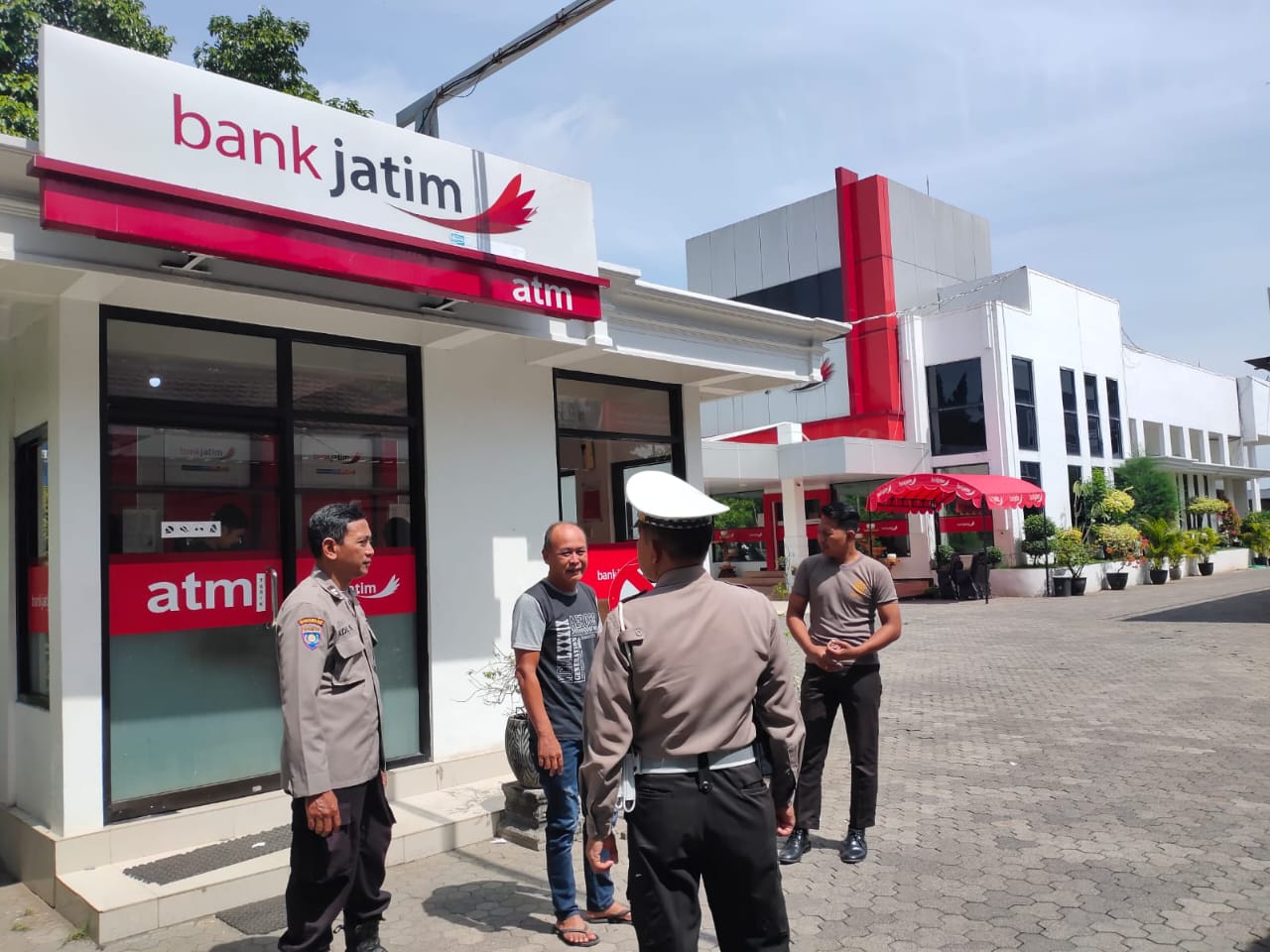 Cegah Aksi Kejahatan, Polsek Nganjuk Kota Dorong Security Perbankan Tingkatkan Kewaspadaan