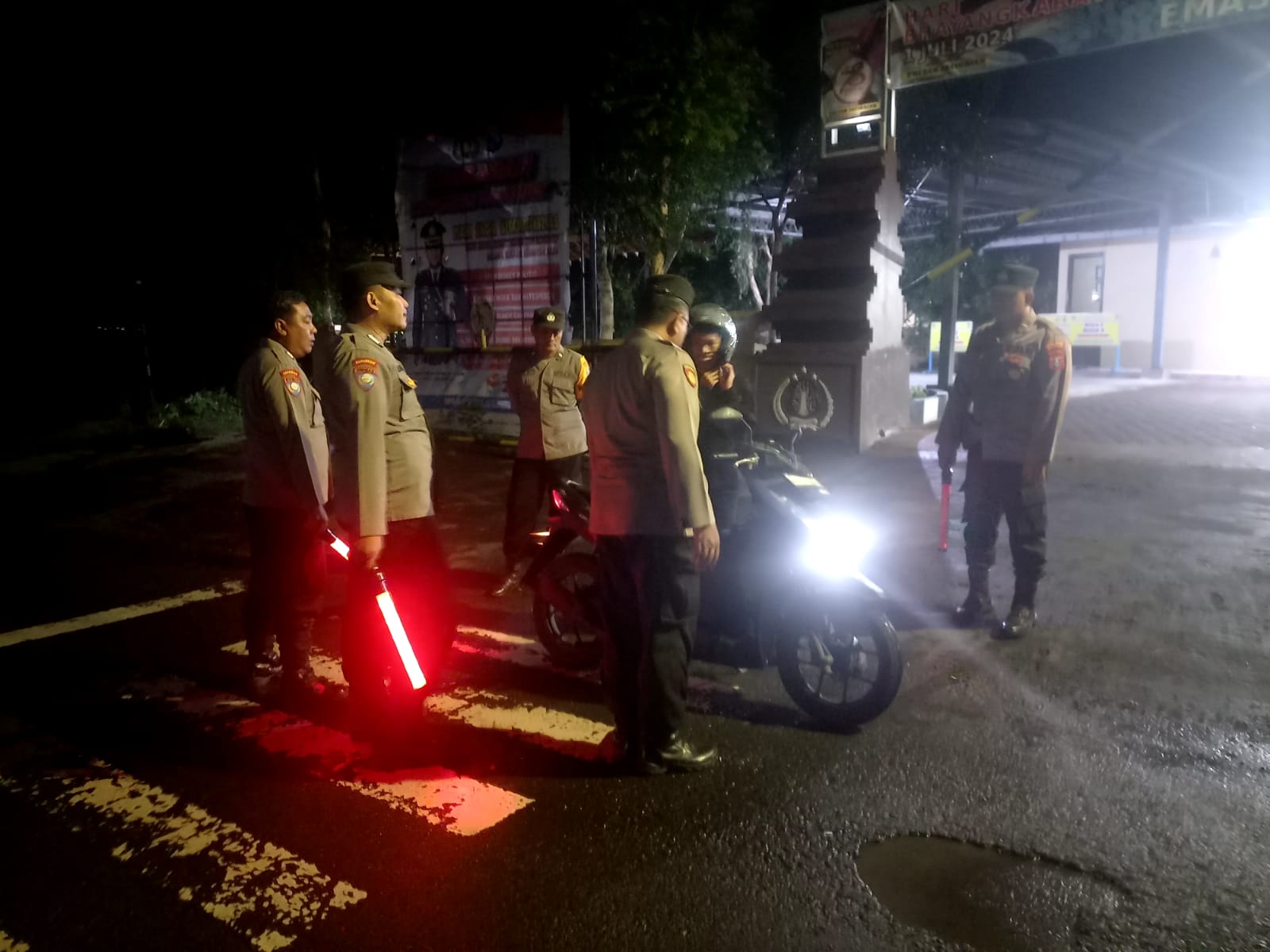 Cegah Gesekan Antar Perguruan Silat, Polsek Jatikalen dan Polsek Patianrowo Laksanakan Patroli Gabungan
