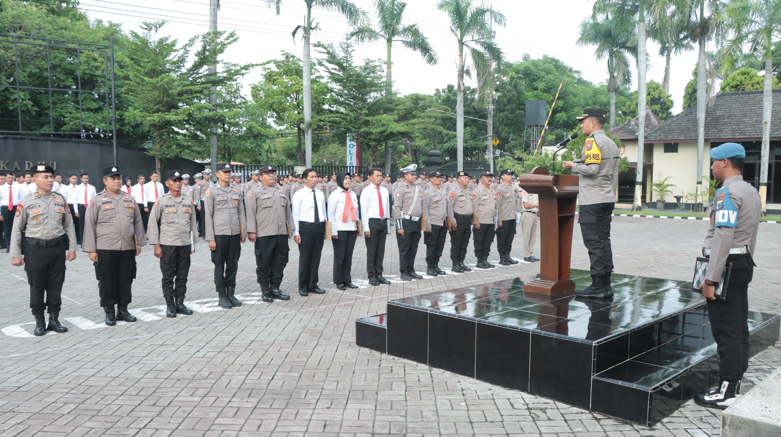 Polres Nganjuk Gelar Apel Besar, Kapolres Tekankan Pengamanan Humanis dan Kesiapsiagaan Jelang Puasa