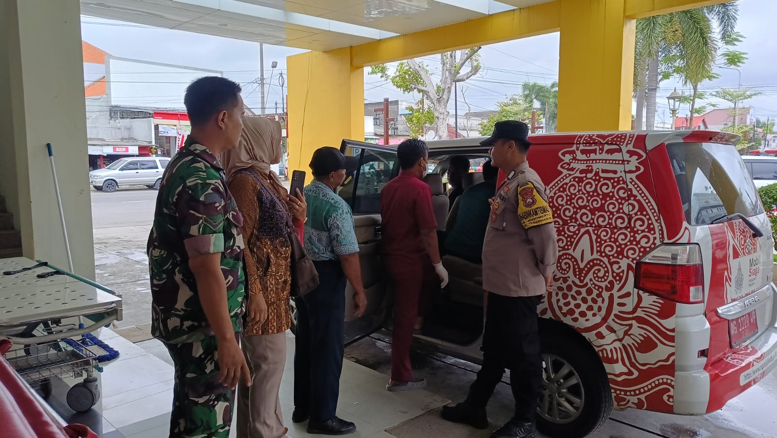 Polsek Warujayeng Bantu ODGJ Jalani Pengobatan di RSU Caruban