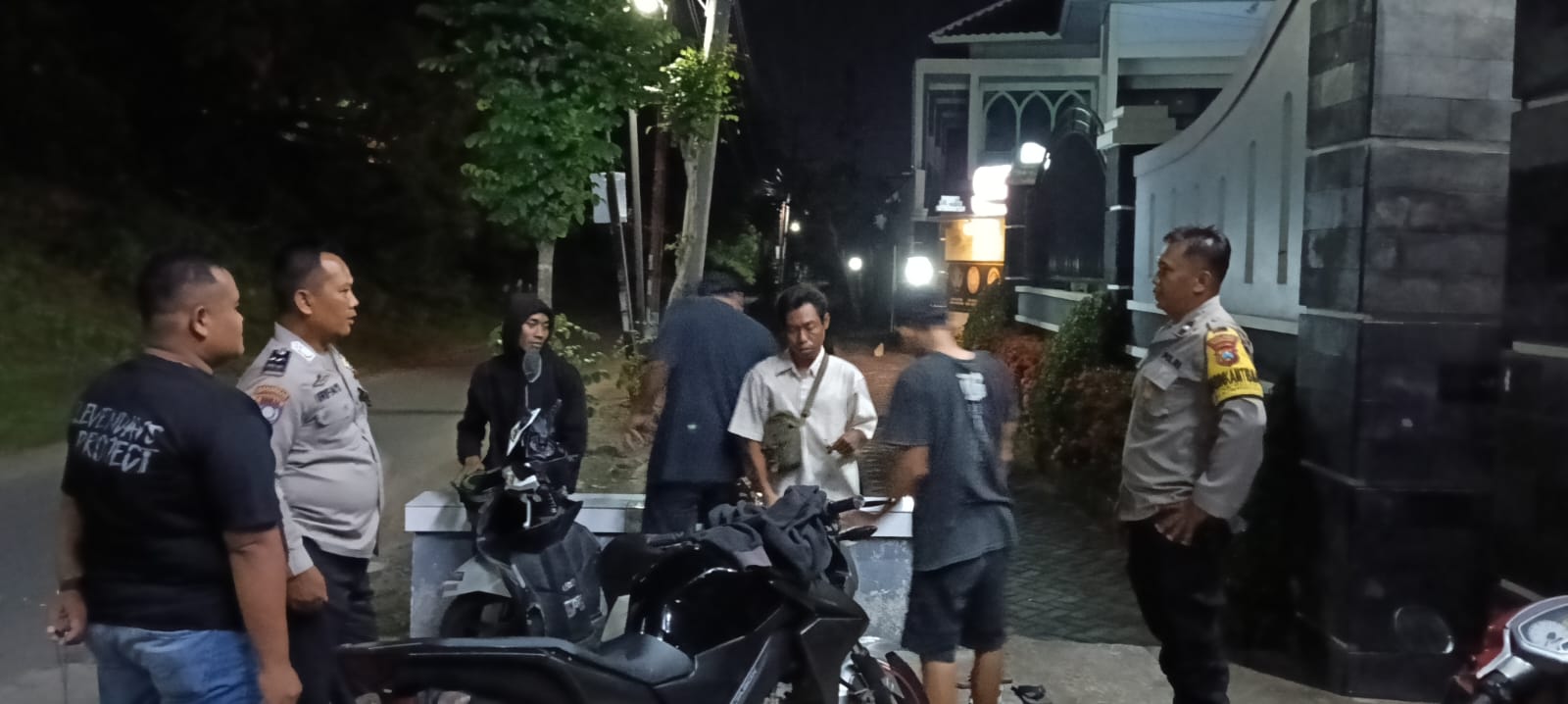 Patroli Blue Light Polsek Kertosono Himbau Pemuda Yang Nongkrong