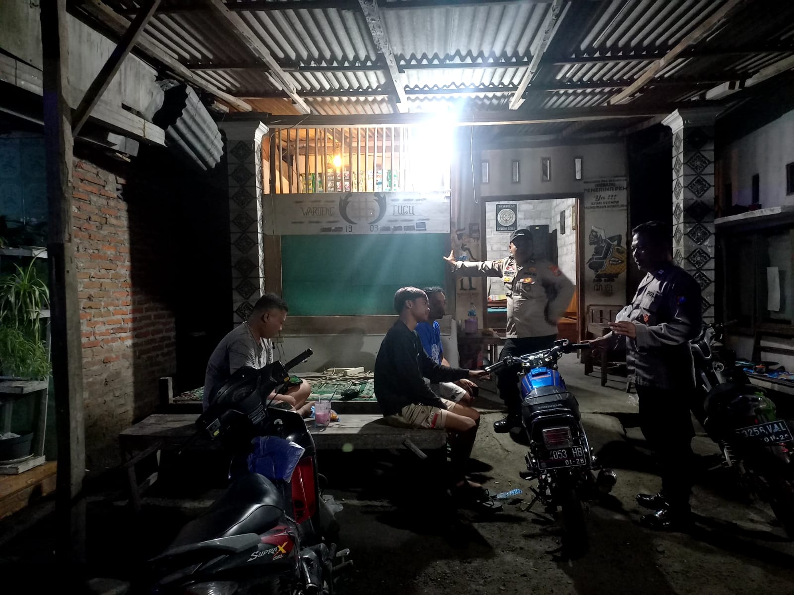 Patroli Malam Hari, Kspkt Polsek Jatikalen Ajak Pemuda Aktif Jaga Kamtibmas