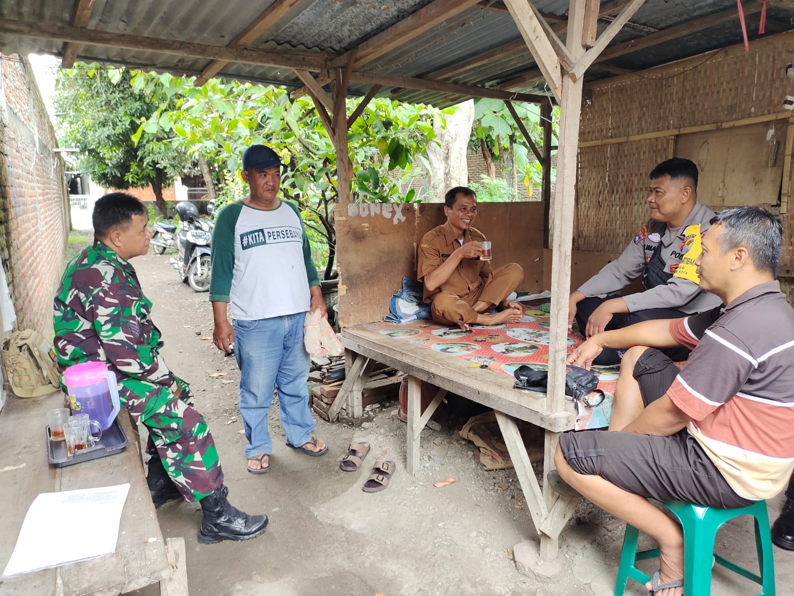 Guna Serap Aspirasi dan Keluhan Warga, Bhabinkamtibmas Kelurahan Bogo Gelar Cangkrukan Kamtibmas Bersama Babinsa