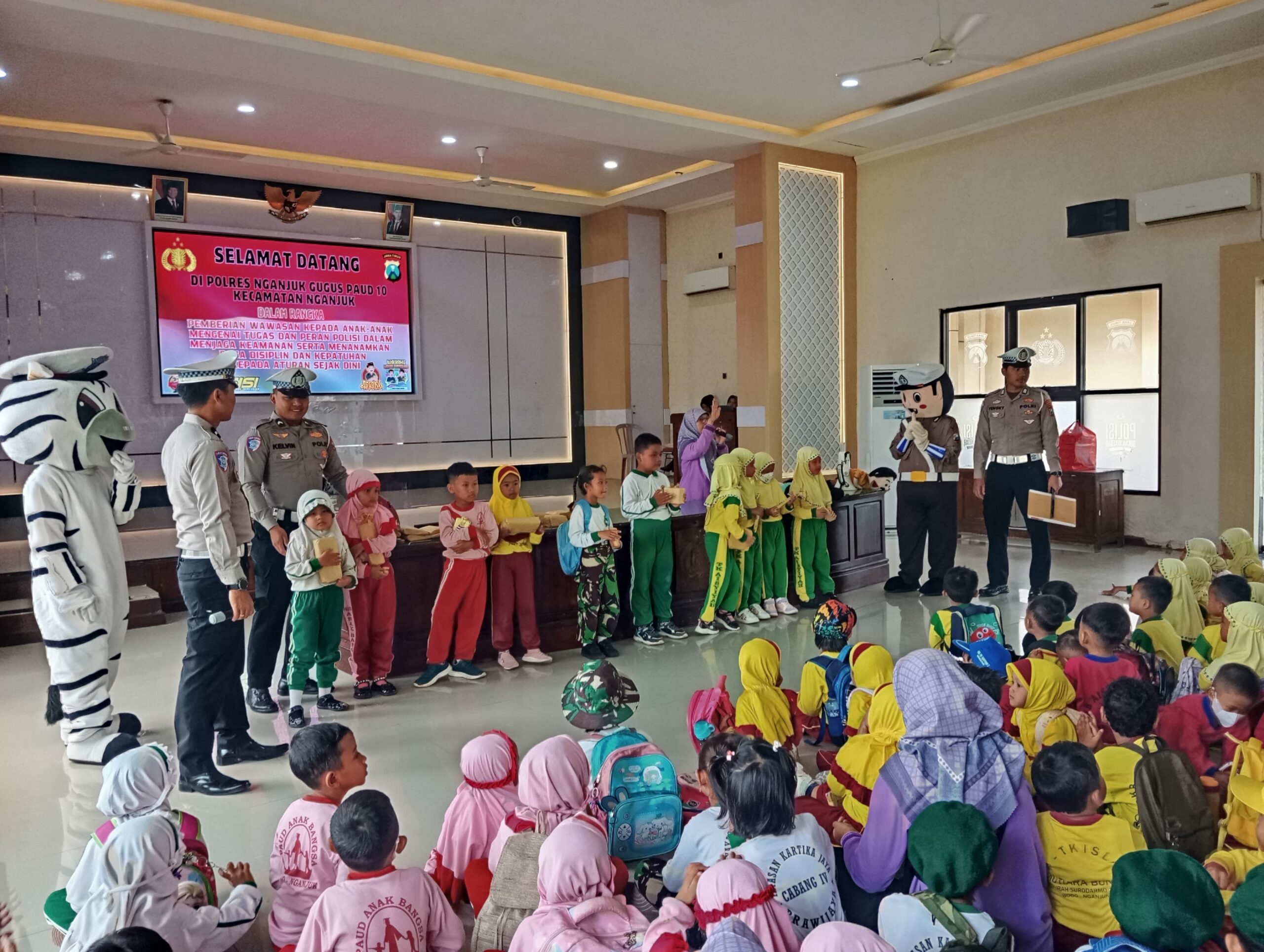 Kunjungan Edukasi PAUD Kecamatan Nganjuk, Anak-anak Dikenalkan Profesi Polisi Sejak Dini