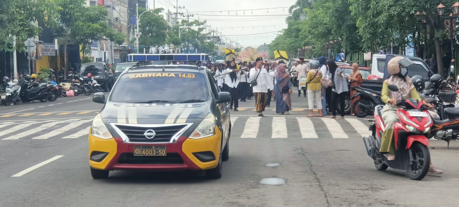 Polsek Nganjuk Kota Kawal Pawai Sambut Ramadhan 1446 H, Pastikan Keamanan dan Kelancaran Acara