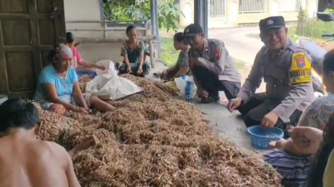 Bhabinkamtibmas Wates Asistensi Pemanfaatan Hasil Panen di Desa Binaannya