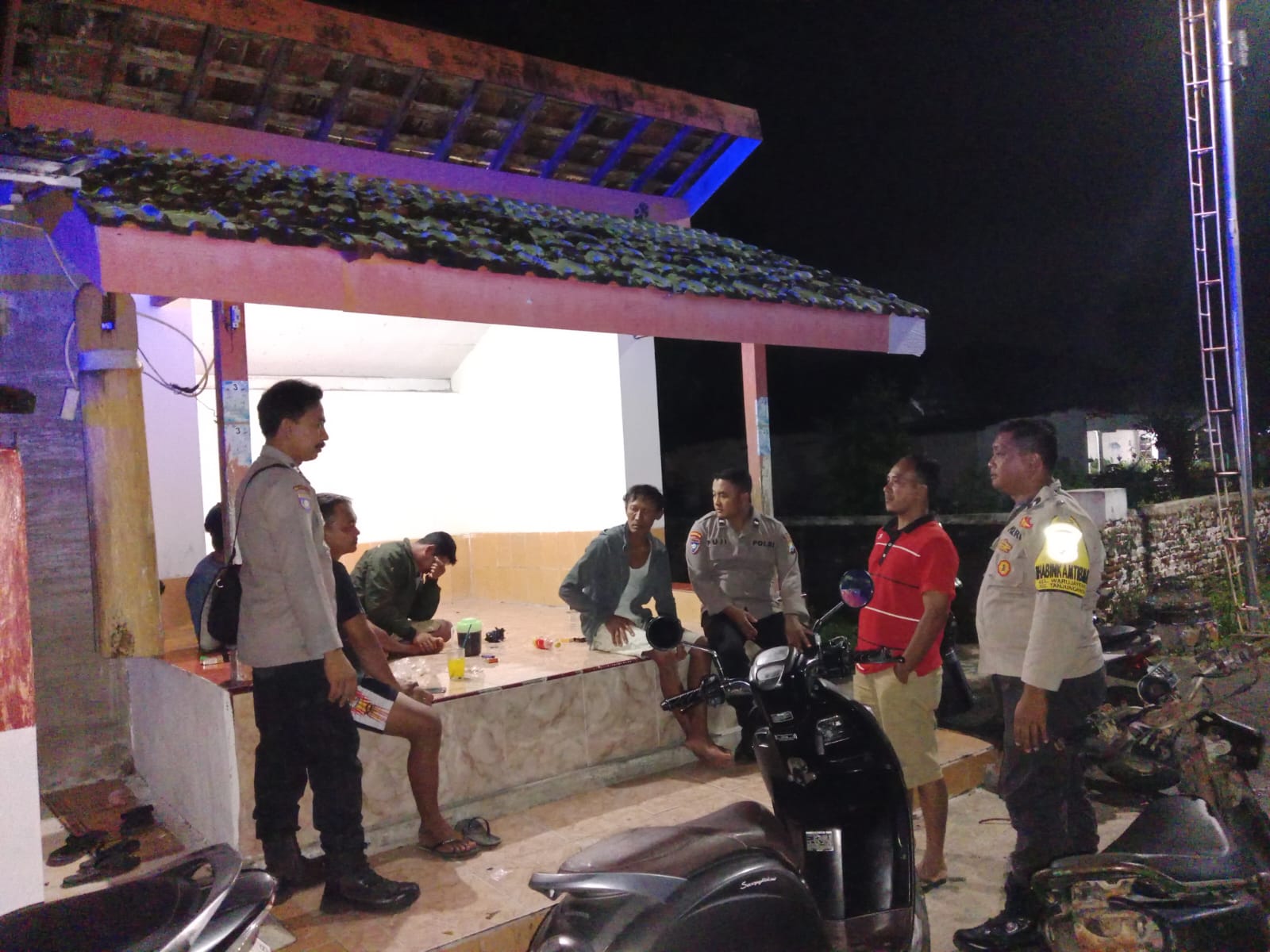 Ciptakan Lingkungan Kondusif, Polsek Warujayeng Ajak Warga Aktifkan Poskamling