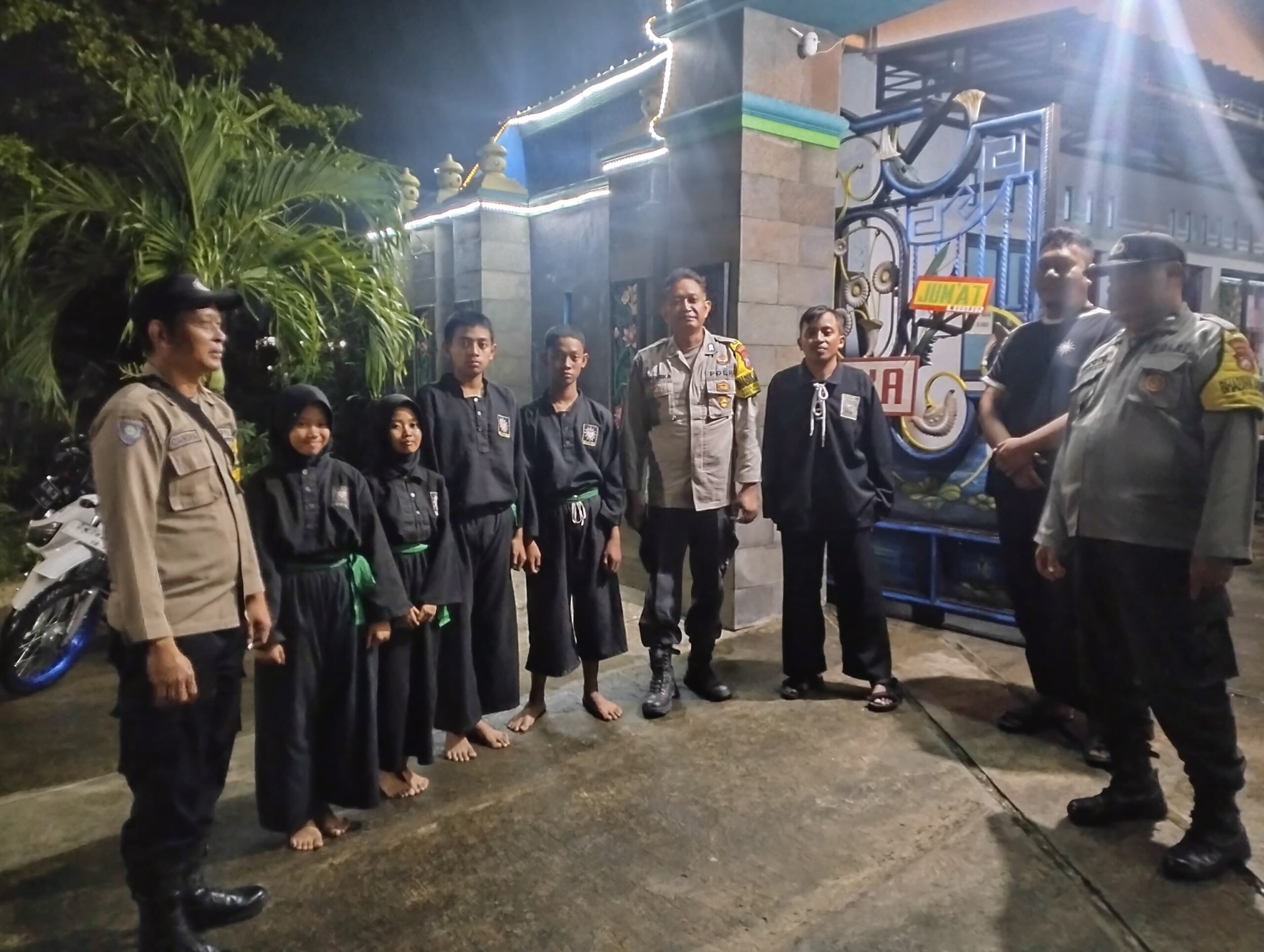 Patroli SOKO GURU, Personel Polsek Warujayeng Sambangi Tempat Latihan Silat