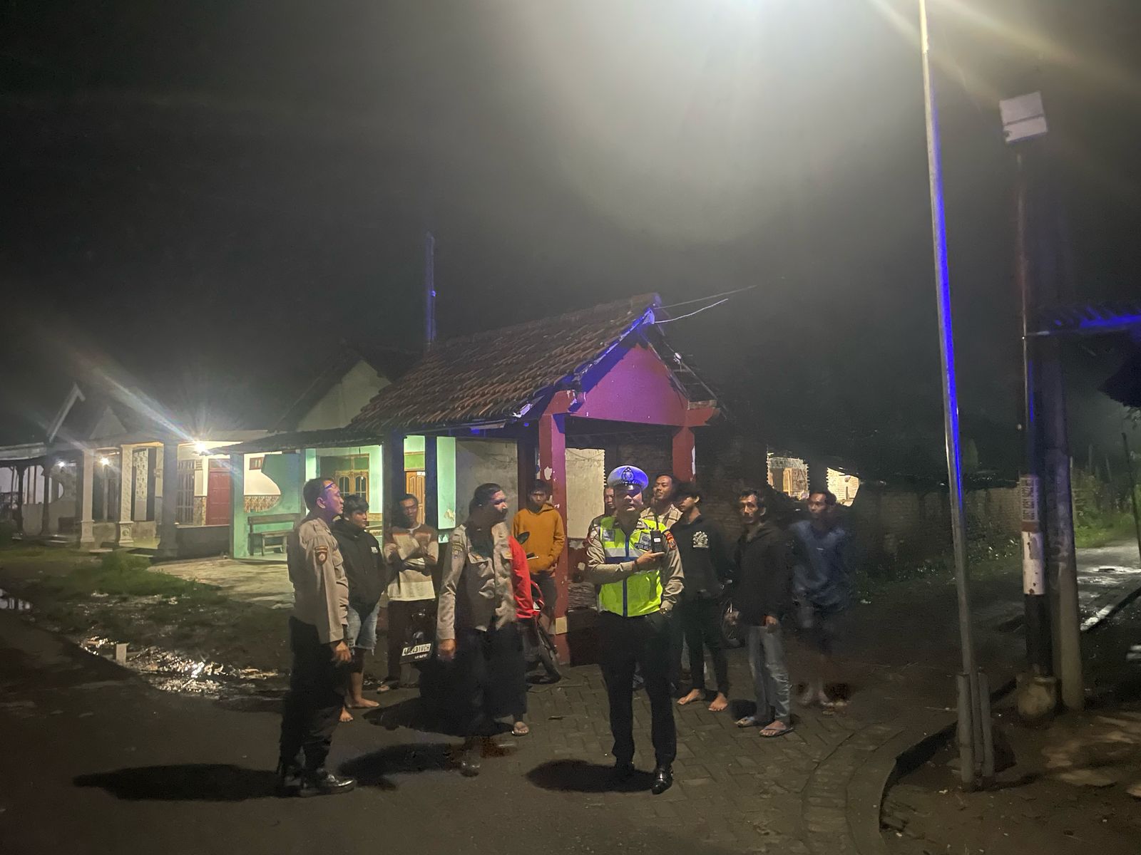 Polsek Warujayeng Gelar Patroli ke Pemukiman untuk Cegah Pencurian