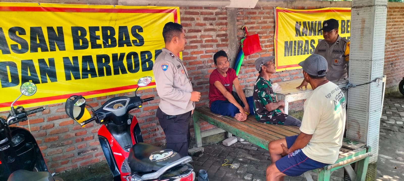 Polsek Jatikalen Patroli dialogis di Wisata Pemandian Air Panas Bayu Biru