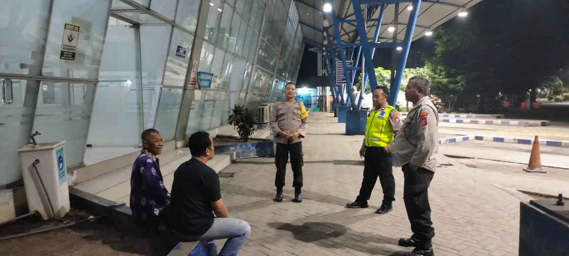 Patroli Blue Light Polsek Nganjuk Kota: Upaya Harkamtibmas Cegah Kriminalitas di Terminal Anjuk Ladang