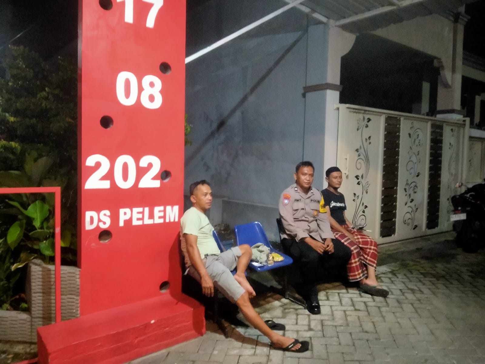 Bhabinkamtibmas Desa Pelem Berikan Himbauan Kamtibmas kepada Warga