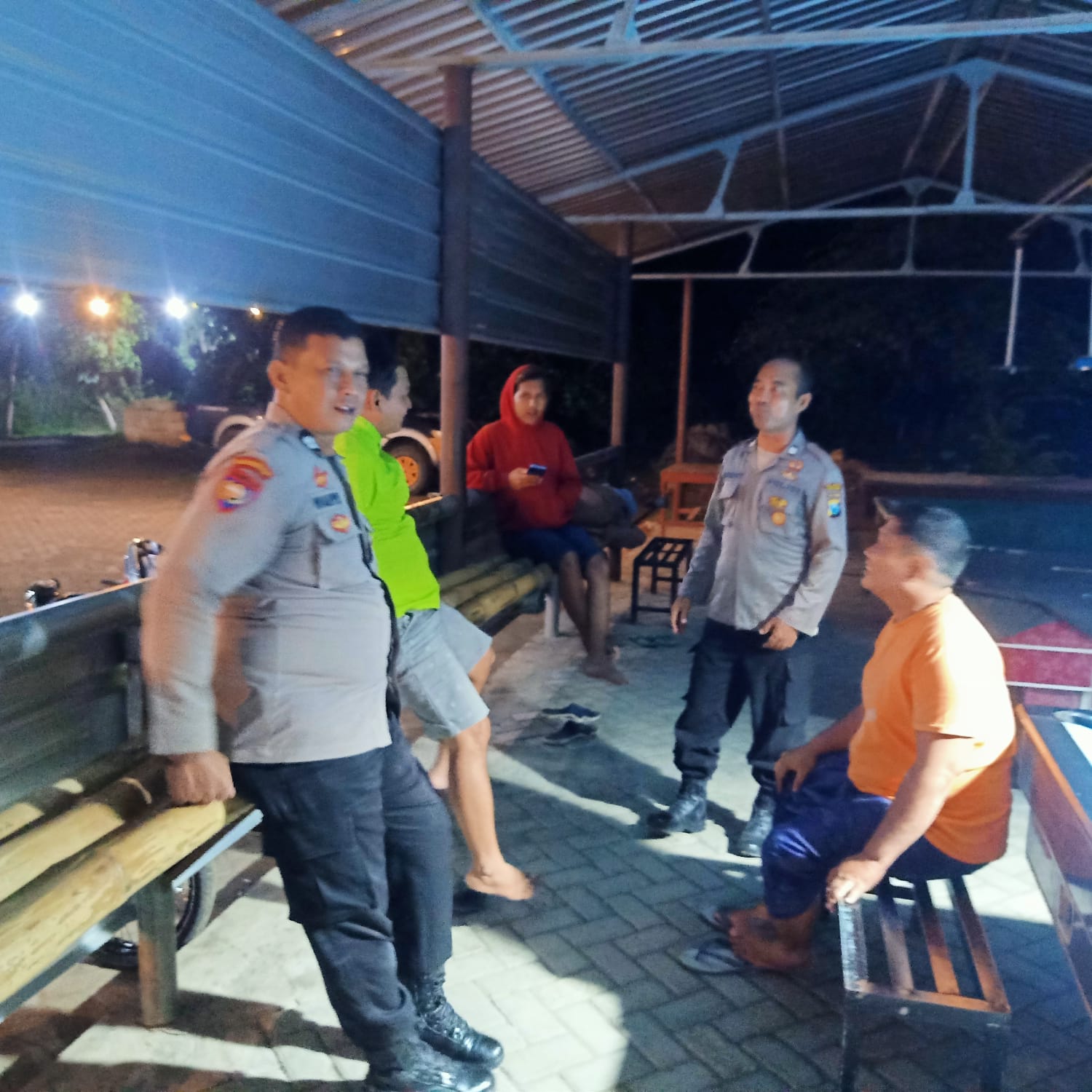 Jaga Kamtibmas di Malam Hari, Personel polsek Jatikalen Patroli Dialogis