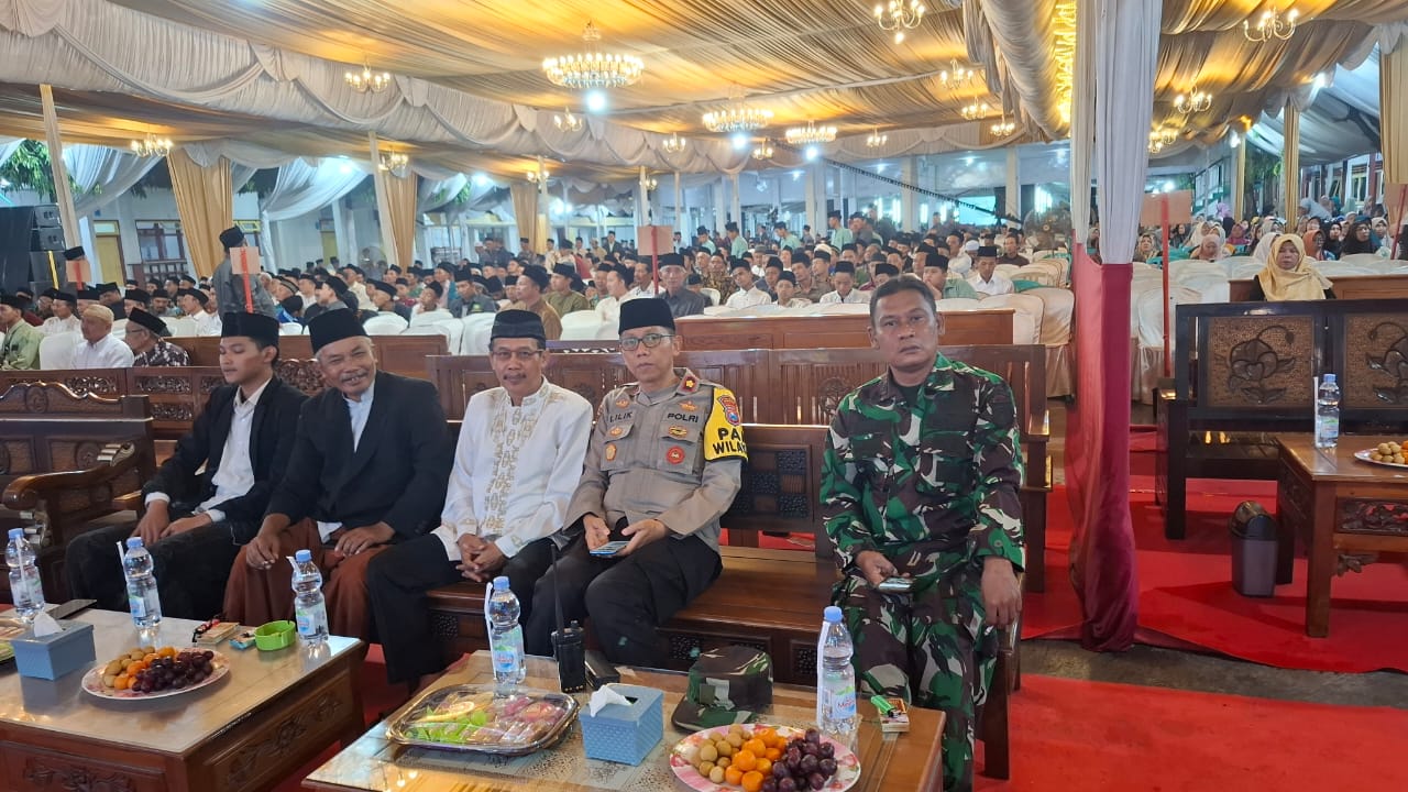 Kapolsek Warujayeng Hadiri Haul dan Haflah Pondok Pesantren Miftakhul Mubtadiin Krempyang