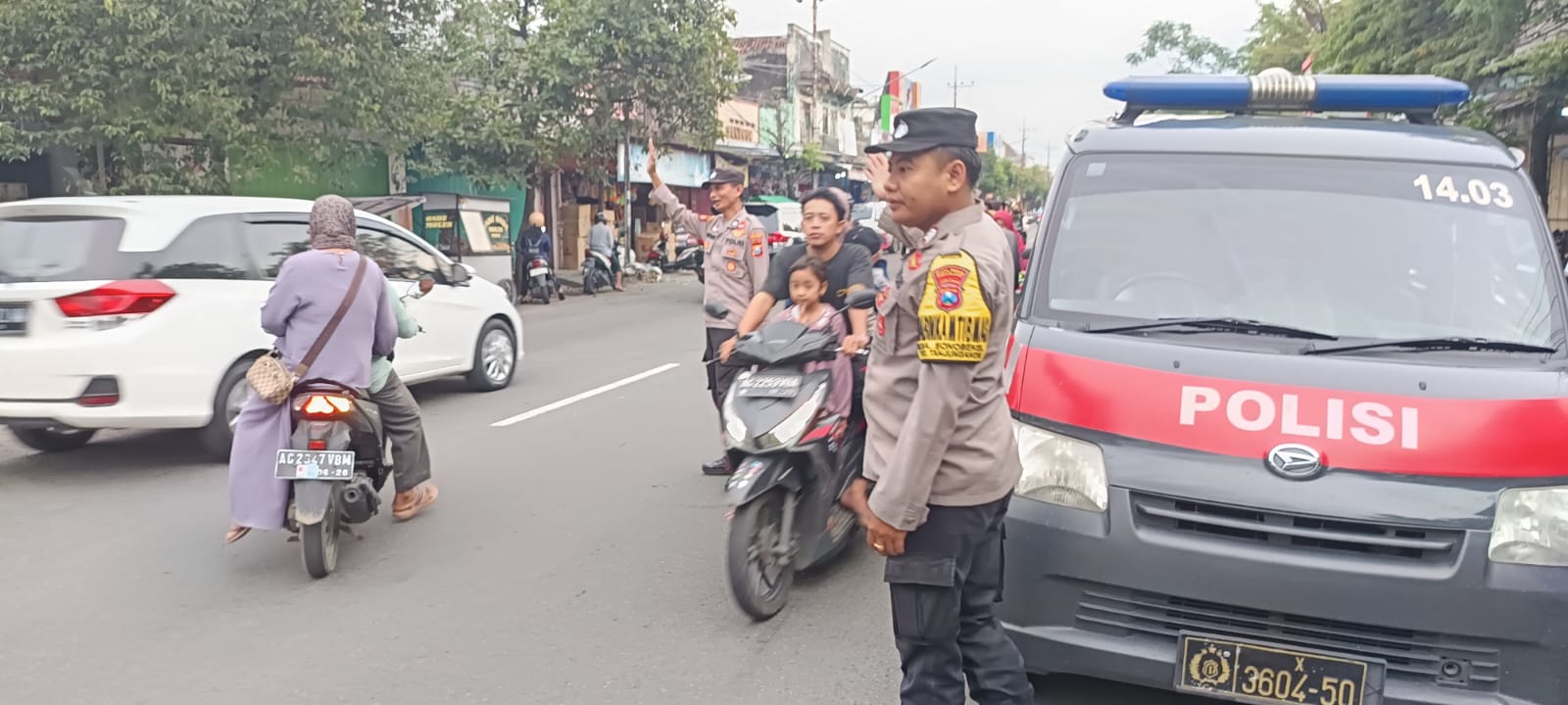Jelang Buka Puasa, Polsek Warujayeng Turunkan Personel Pantau Arus Lalu Lintas
