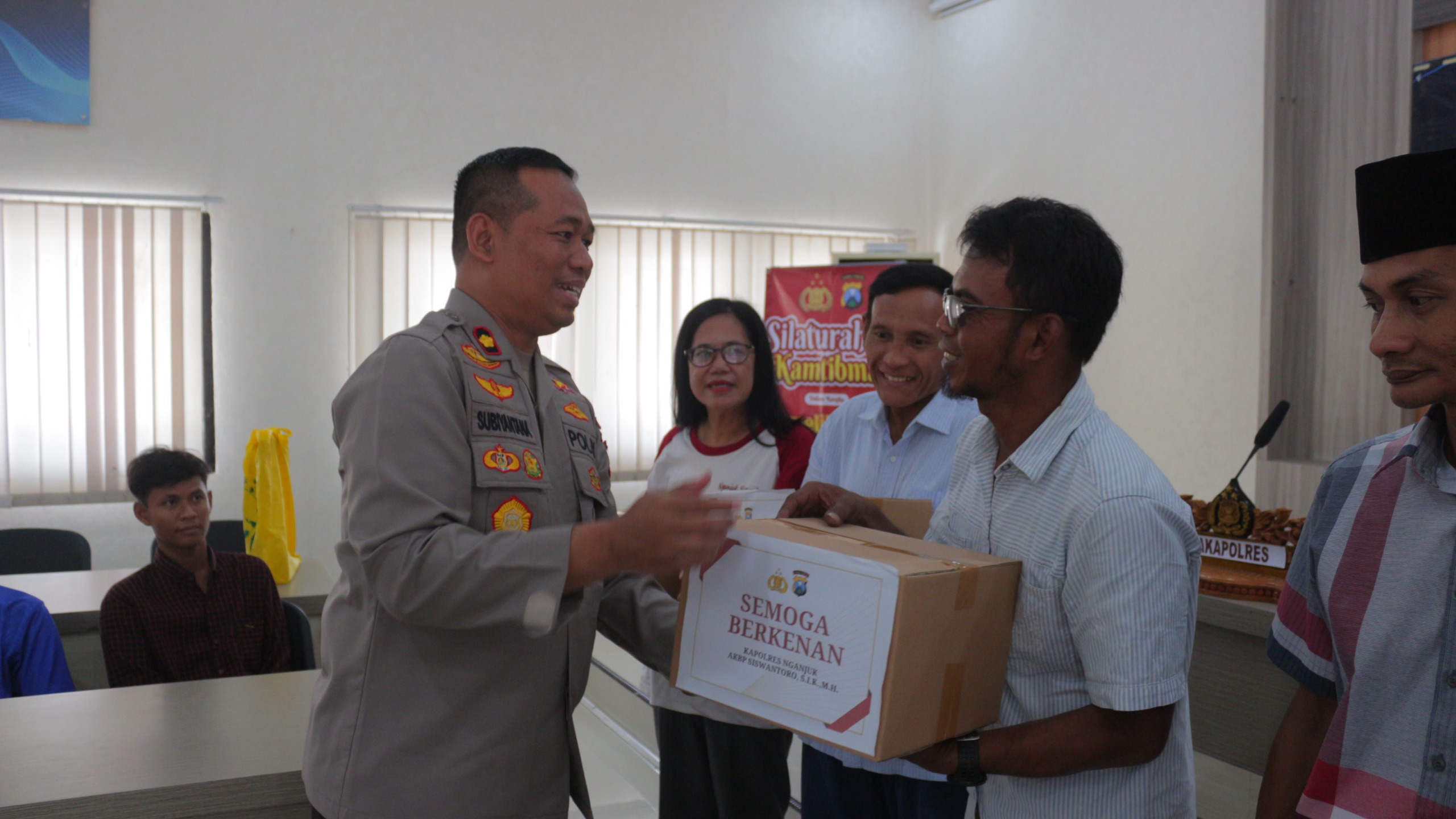 Polres Nganjuk Salurkan Bansos untuk Penyandang Disabilitas di Bulan Ramadan
