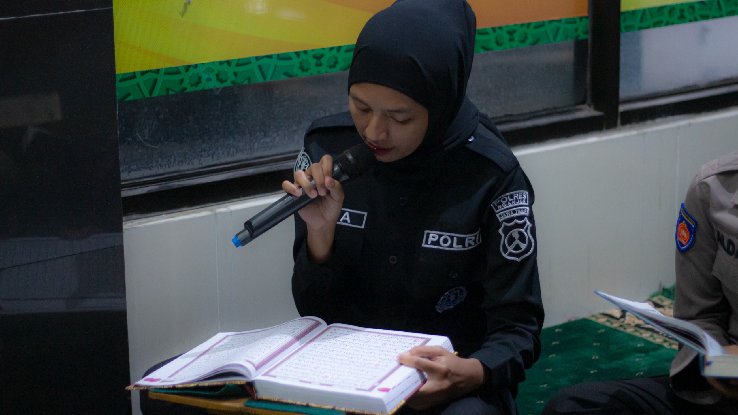 Isi Ramadan dengan Ibadah, Polwan dan ASN Polres Nganjuk Rutin Tadarus di Masjid Al-Ikhlas