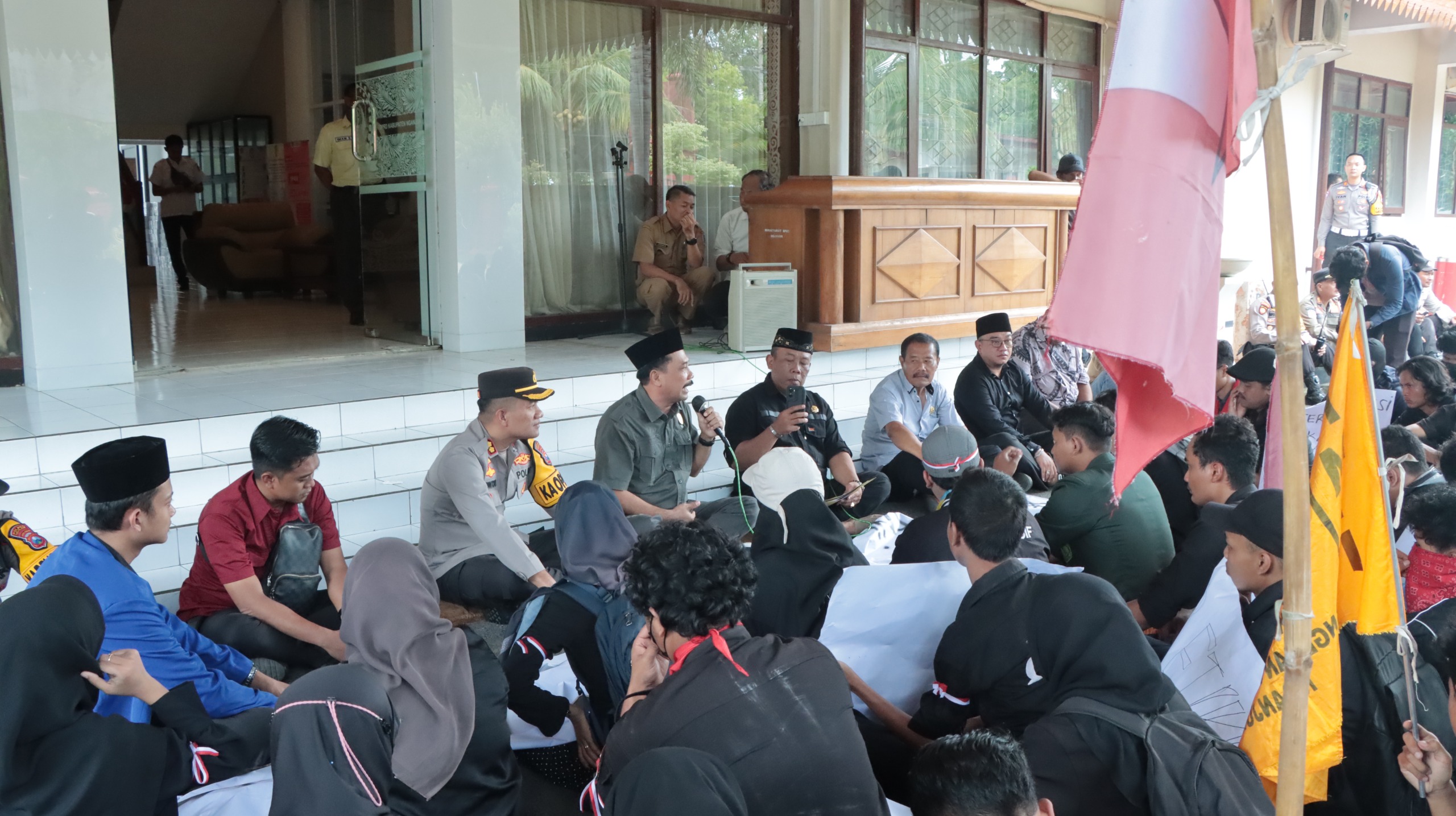 Polres Nganjuk Gelar Apel Kesiapan Pengamanan Unjuk Rasa Aliansi Mahasiswa Tolak UU TNI