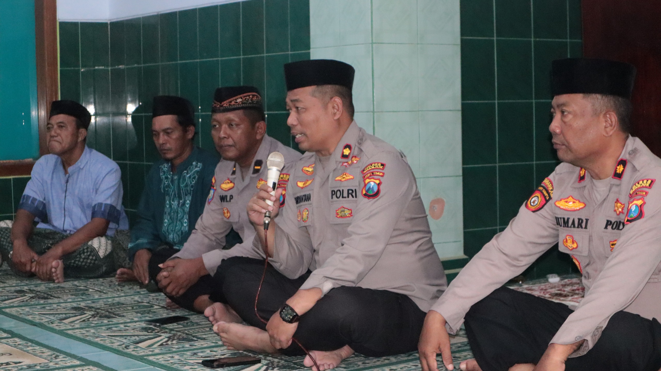 Polres Nganjuk Gelar Bakti Religi, Salurkan Bantuan Perlengkapan Ibadah