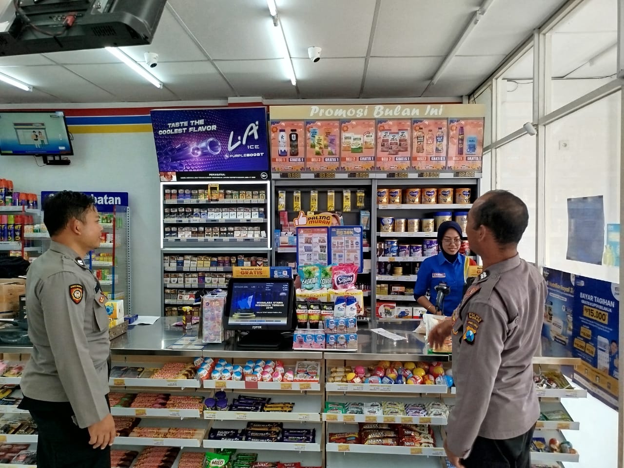 Patroli Indomaret Personil Polsek Jatikalen Berikan Himbauan Dan Pesan Kamtibmas di Bulan Ramadhan ini