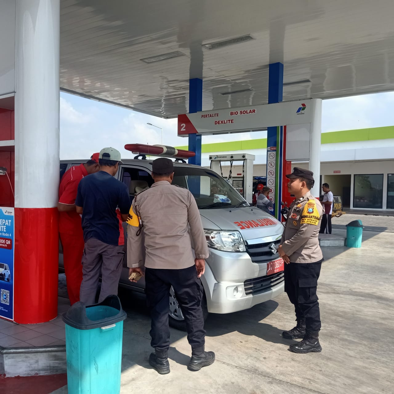 Polsek Jatikalen Intensifkan Patroli Dialogis ke SPBU untuk Ciptakan Suasana Kamtibmas yang Kondusif