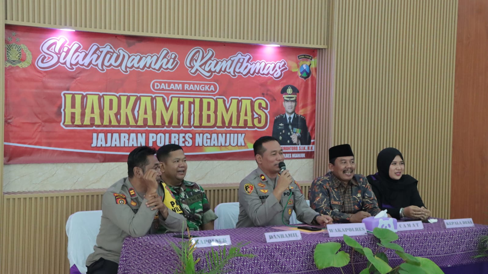 Silaturahmi Kamtibmas, Polres Nganjuk Berikan Baksos dan Bakkes untuk Lansia di Loceret