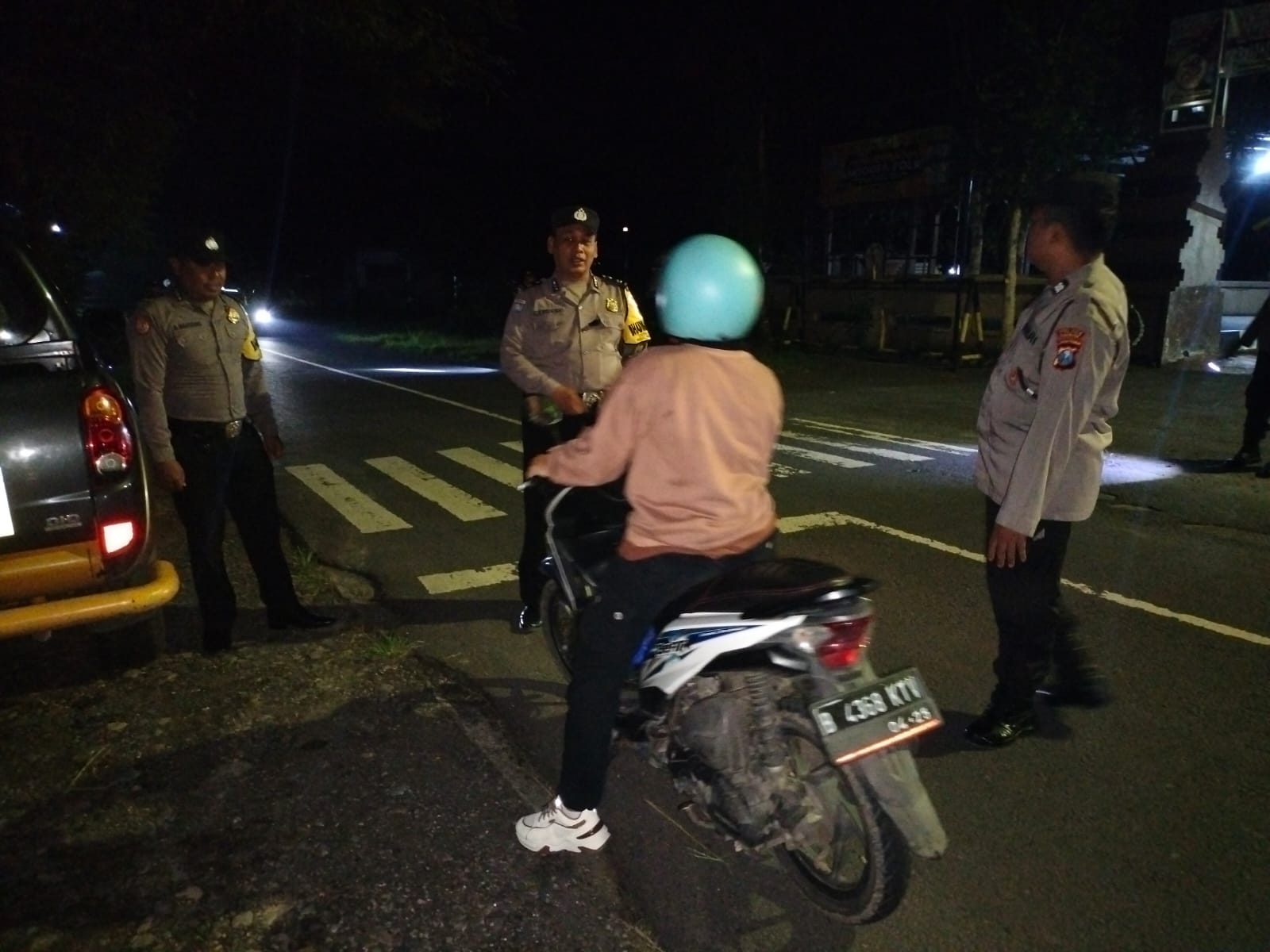 Cegah Gesekan Antar Perguruan Silat di bulan Suci Ramadhan Polsek Jatikalen dan Polsek Patianrowo Laksanakan Patroli Gabungan