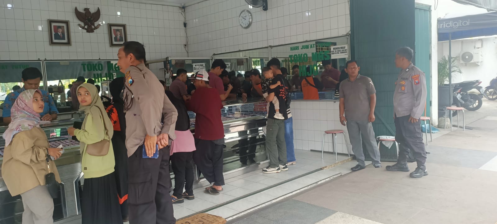 Patroli KRYD Polsek Nganjuk Kota Sambangi Toko Emas, Antisipasi Kriminalitas Jelang Idul Fitri