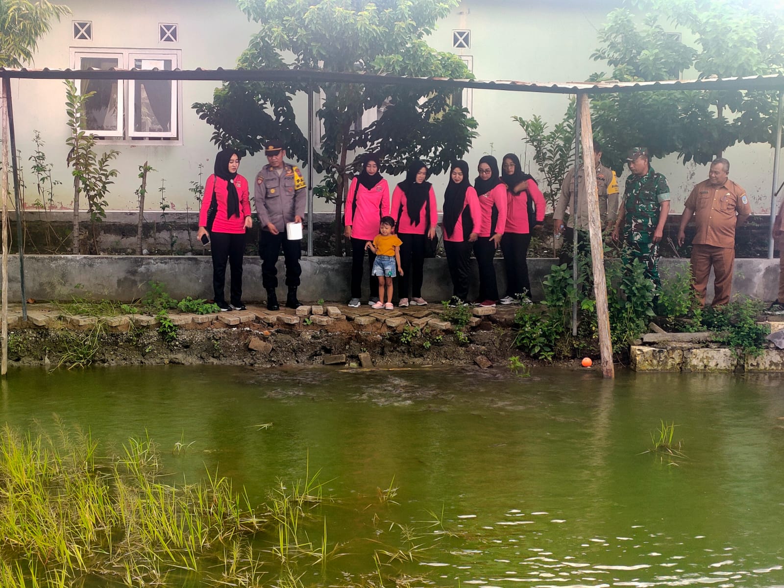Kapolsek Ngluyu Pantau Budidaya Lele, Kapolres Nganjuk Dukung Ketahanan Pangan