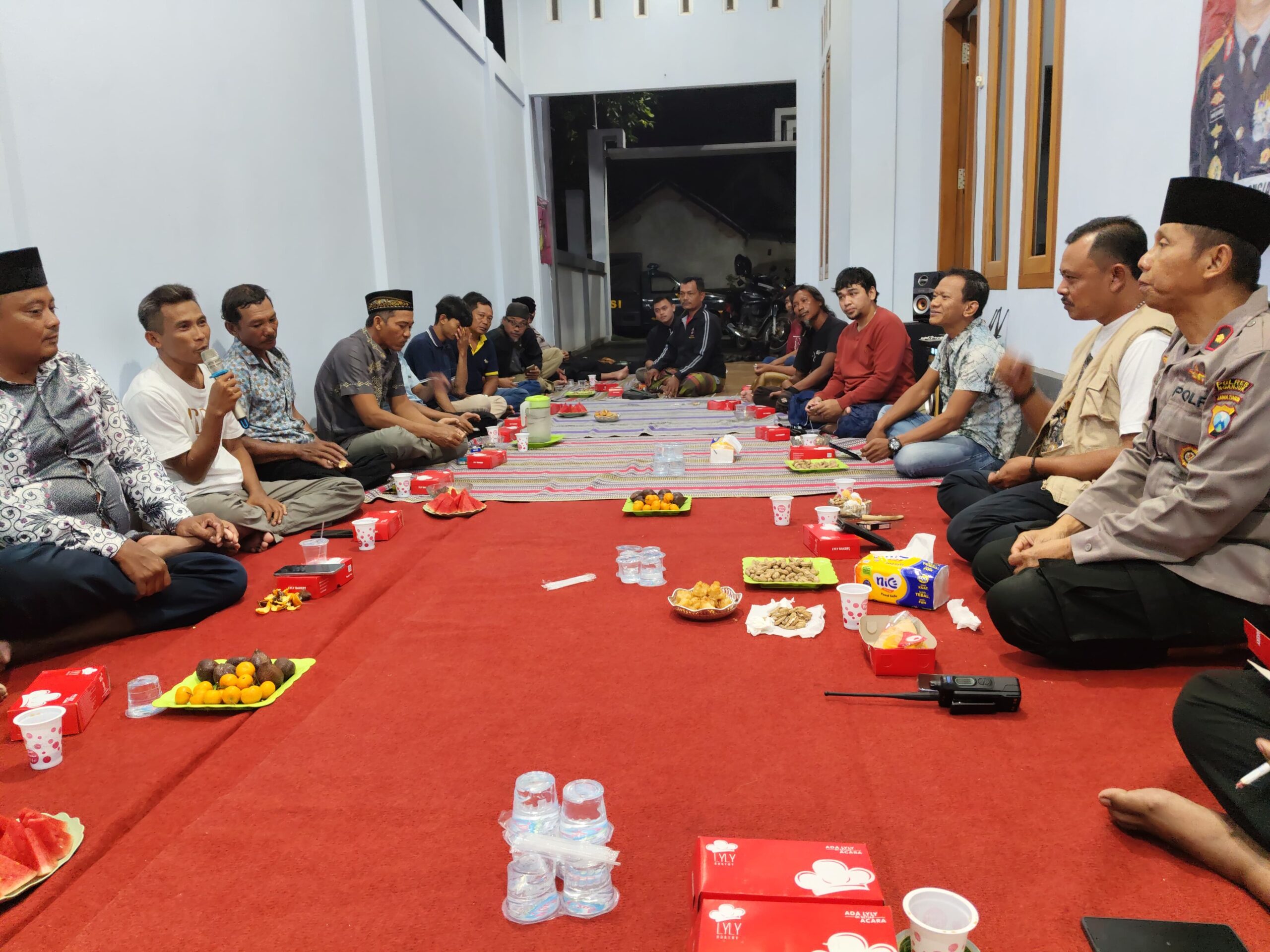 Kapolsek Warujayeng Gelar Silaturahmi dan Curhat Kamtibmas Bersama Warga Desa Malangsari