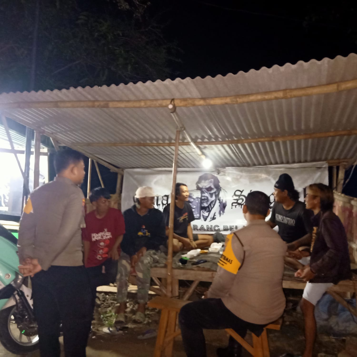 Berikan Rasa Aman di bulan Suci Ramadhan, Polsek Jatikalen Gelar Patroli Dialogis Di Malam Hari