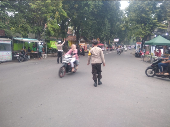 Hindari Kemacetan Polsek Kertosono Patroli Pengamanan Takjil