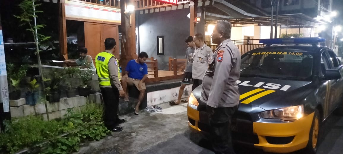 Jaga Kondusifitas di Bulan Suci Ramadhan, Regu Siaga Polsek Nganjuk Kota Patroli dan Berikan Himbauan Kamtibmas