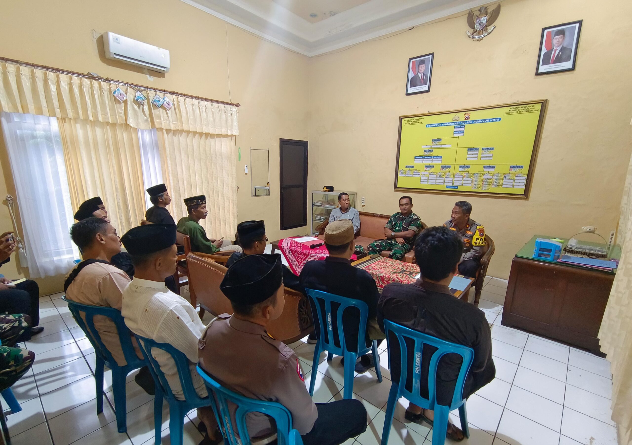 Kapolsek Nganjuk Kota Kompol Bersama Forpimcam Gelar Rakor dan Silaturahmi dengan Perguruan Silat se-Kecamatan Nganjuk