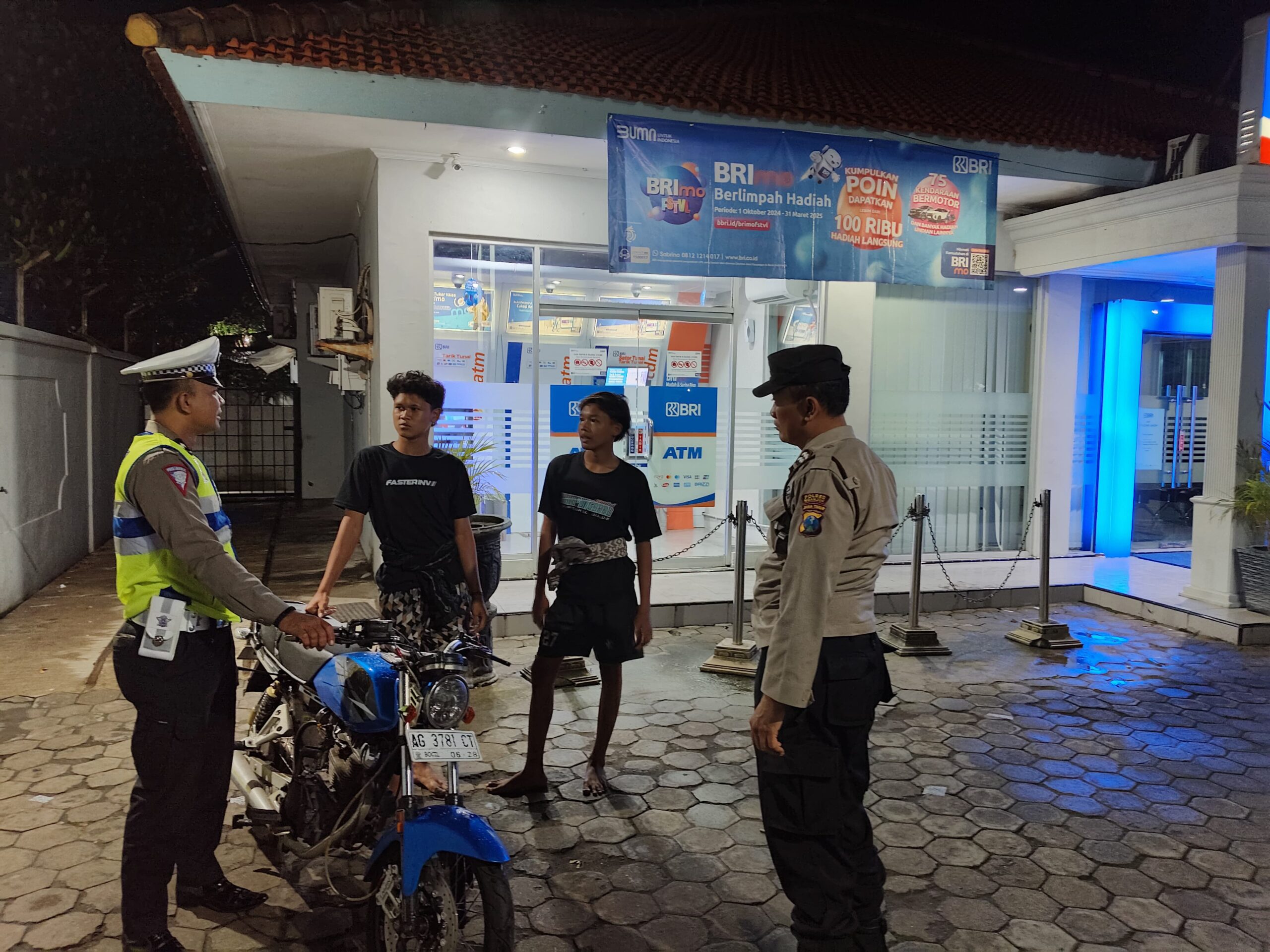 Pastikan Keamanan, Polsek Warujayeng Tingkatkan Patroli Perbankan Malam Hari