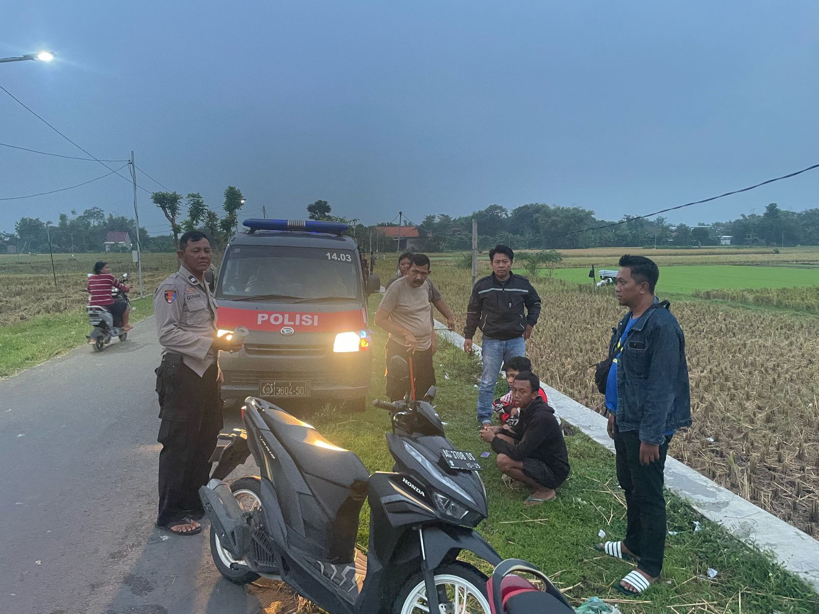 Gelar Patroli Subuh, Polsek Warujayeng Himbau Pemuda Hindari Balap Liar dan Main Petasan