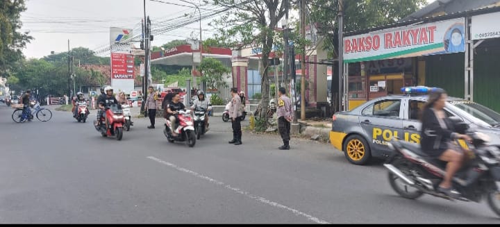 Hindari Kemacetan Polsek Kertosono Patroli Pengamanan Takjil