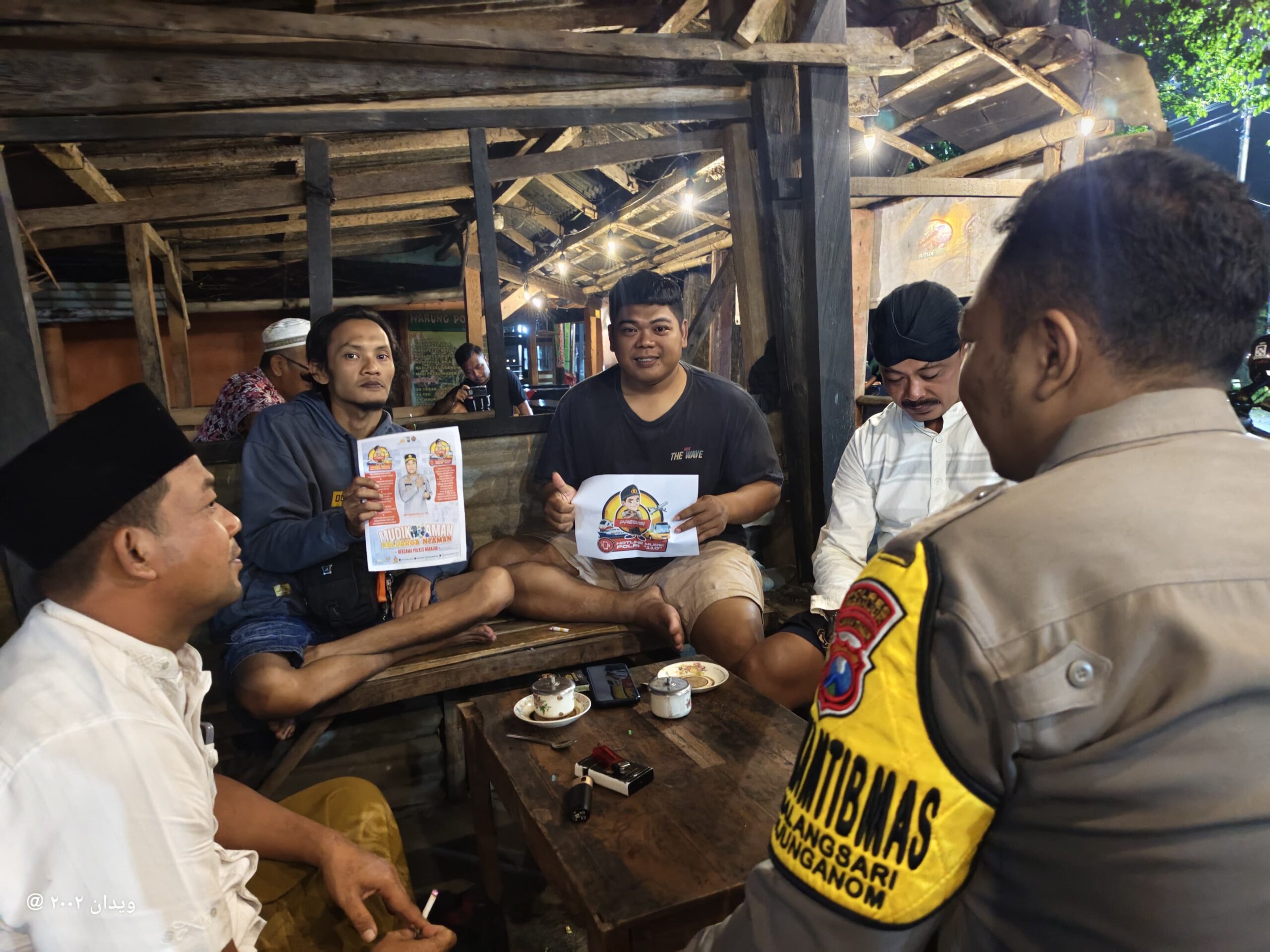 Polsek Warujayeng Sosialisasikan Layanan Hotline 110 serta Program Mudik Aman dan Nyaman