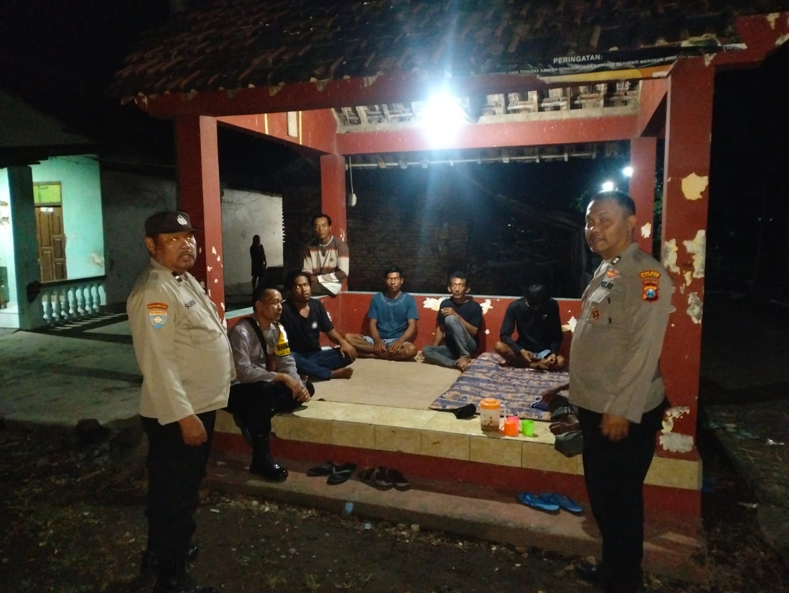 Menjelang Sahur, Personil Polsek Warujayeng Laksanakan Patroli Kewilayahan